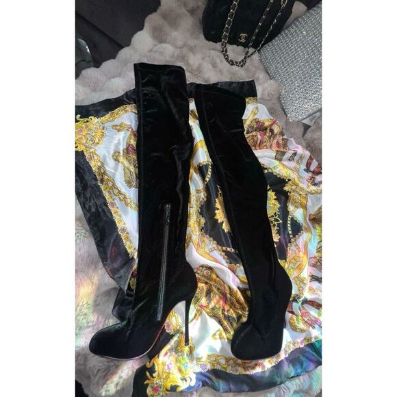 Authenticated Christian Louboutin Elegant Over-the-Knee Stiletto Velour Boots,35 - Picture 9 of 15